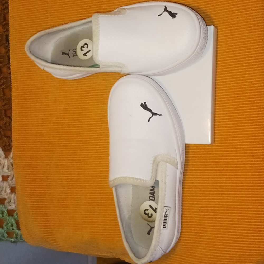 Pumas slip on shoes